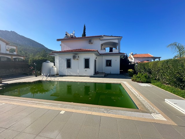 4+2 Villa mit Pool zum Verkauf in Kyrenia Edremit