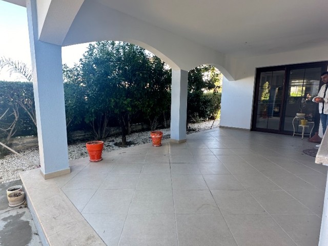 4+2 villa with pool for sale in Kyrenia Edremit