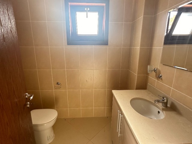 Girne Edremit’te satılık 4+2 havuzlu villa 