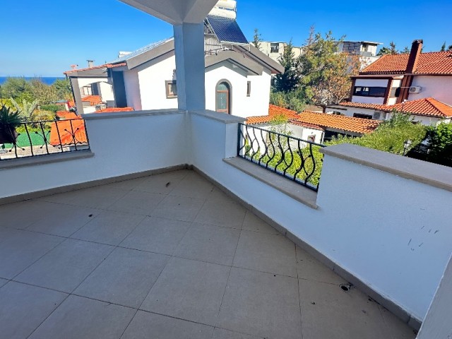 4+2 villa with pool for sale in Kyrenia Edremit