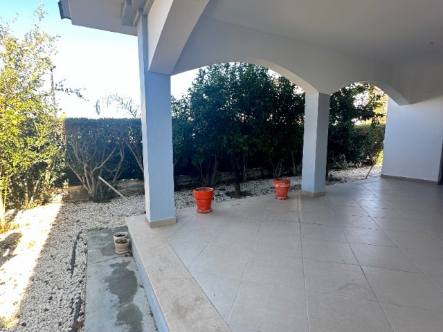 Girne Edremit’te satılık 4+2 havuzlu villa 