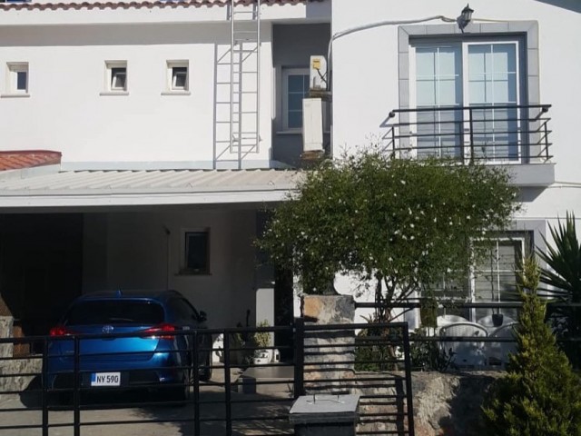 Girne boğazda lüks 3+2 ikiz villa 