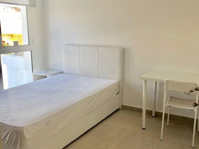 2+1 VOLL MÖBLIERTE NEUE LUXUS-WOHNUNG ZUM VERKAUF IM ZENTRUM VON FAMAGUSTA ** 