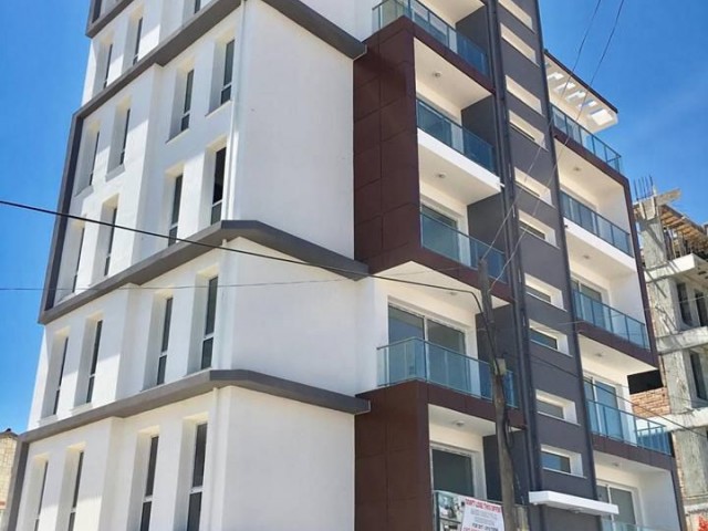 2+1 VOLL MÖBLIERTE NEUE LUXUS-WOHNUNG ZUM VERKAUF IM ZENTRUM VON FAMAGUSTA ** 