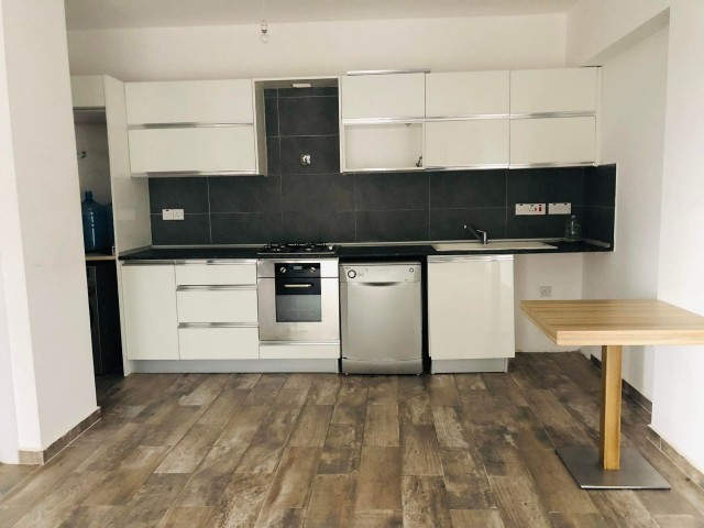 MAĞUSA ŞEHİR MERKEZİNDE SATILIK 2+1 DAİRE 