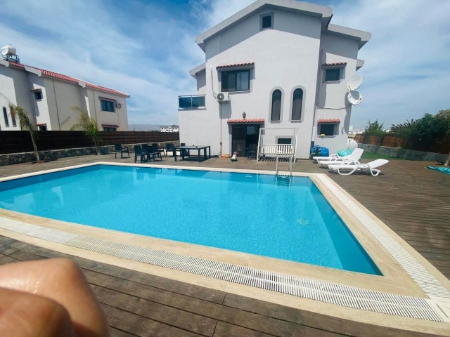 4+1 LUXURIOUS DUPLEX VILLA WITH POOL FOR SALE IN İSKELE BAHÇELER