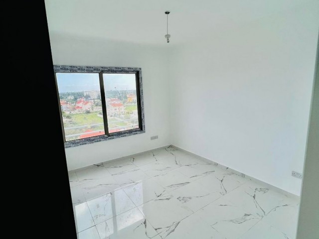 2+1 BRANDNEUE LUXUS-PENTHOUSE ZUM VERKAUF IN YENIBOĞAZİÇI MIT HERRLICHEM MEERBLICK 