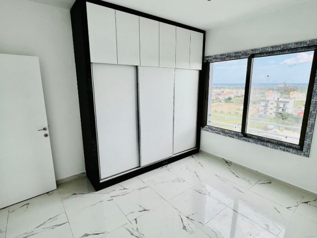 2+1 BRANDNEUE LUXUS-PENTHOUSE ZUM VERKAUF IN YENIBOĞAZİÇI MIT HERRLICHEM MEERBLICK 