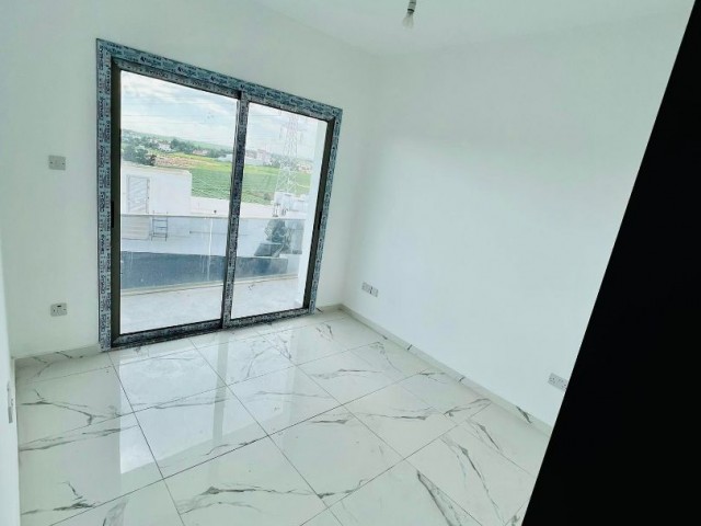 2+1 BRANDNEUE LUXUS-PENTHOUSE ZUM VERKAUF IN YENIBOĞAZİÇI MIT HERRLICHEM MEERBLICK 