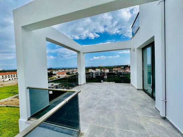 2+1 BRANDNEUE LUXUS-PENTHOUSE ZUM VERKAUF IN YENIBOĞAZİÇI MIT HERRLICHEM MEERBLICK 