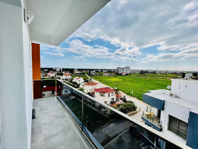 2+1 BRANDNEUE LUXUS-PENTHOUSE ZUM VERKAUF IN YENIBOĞAZİÇI MIT HERRLICHEM MEERBLICK 