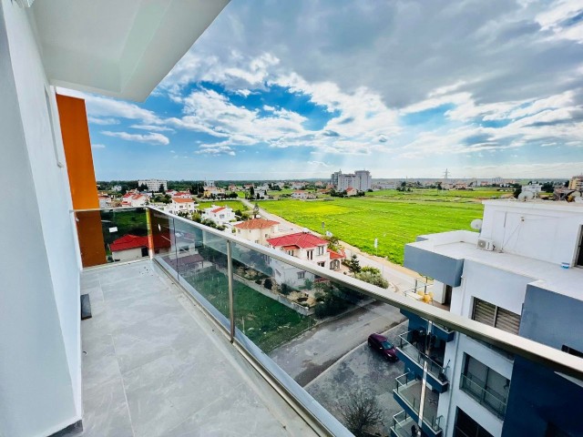 2+1 BRANDNEUE LUXUS-PENTHOUSE ZUM VERKAUF IN YENIBOĞAZİÇI MIT HERRLICHEM MEERBLICK 