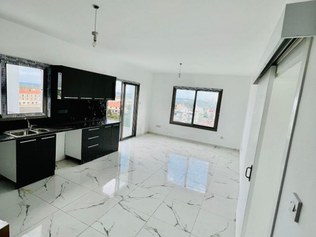 2+1 BRANDNEUE LUXUS-PENTHOUSE ZUM VERKAUF IN YENIBOĞAZİÇI MIT HERRLICHEM MEERBLICK 