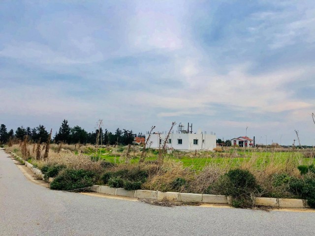 TURKISH KOÇANLI LAND FOR SALE IN KUZUCUK, SUITABLE FOR VILLA CONSTRUCTION WITH A LARGE GARDEN