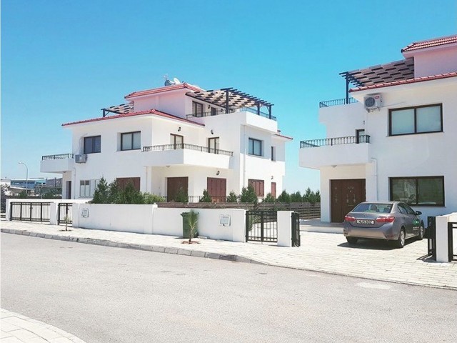 3+1 TRIPLEX TWIN VILLA WITH GARDEN FOR SALE IN İSKELE BAHÇELER