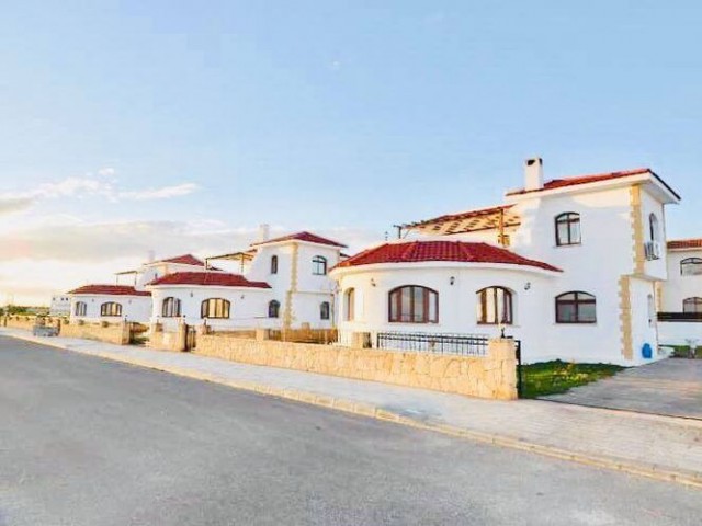 3+1 DUPLEX VILLA WITH LARGE GARDEN FOR SALE IN İSKELE BAHÇELER