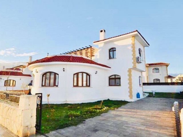 3+1 DUPLEX VILLA WITH LARGE GARDEN FOR SALE IN İSKELE BAHÇELER