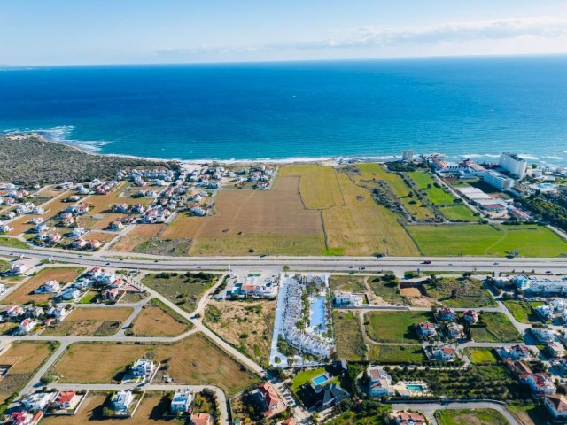 2+1 NEUE LUXUSWOHNUNGEN MIT GARTEN ZUM VERKAUF IN YENİBOĞAZİÇİ, fußläufig zum Meer