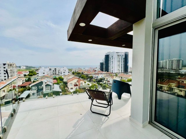 2+1 LUXUS-PENTHOUSE ZU VERKAUFEN MIT ERSTAUNLICHEM MEERBLICK IN İSKELE LONG BEACH