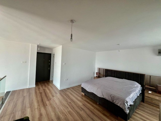 İSKELE LONG BEACH'TE MUHTEŞEM DENİZ MANZARALI SATILIK 2+1 LÜKS PENTHOUSE