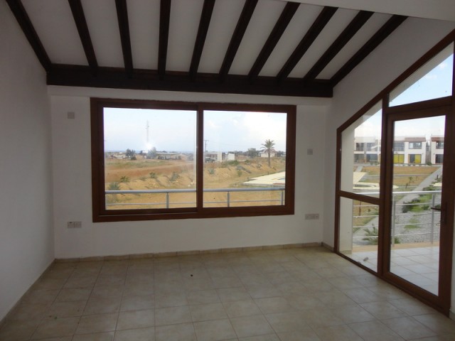 Penthouse for sale in Esentepe with 2 bedrooms + shared pool + sea view ** 