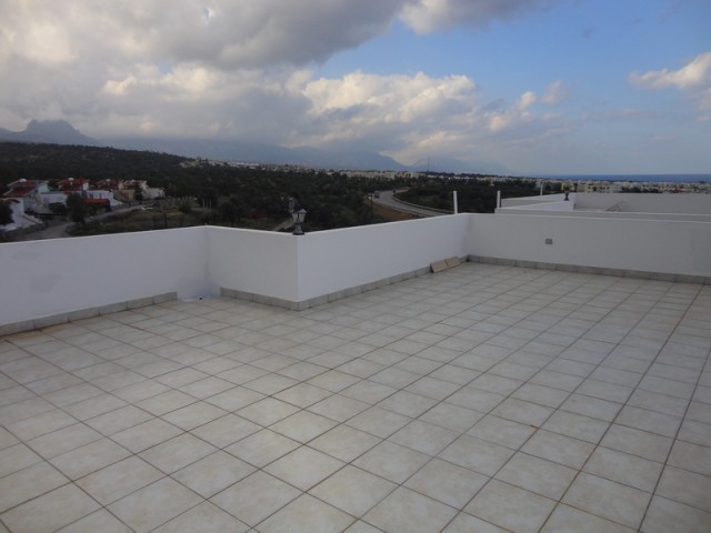 Penthouse for sale in Esentepe with 2 bedrooms + shared pool + sea view ** 