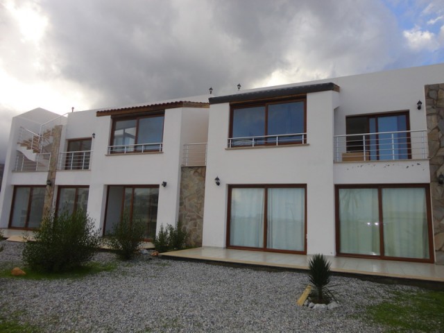 Penthouse for sale in Esentepe with 2 bedrooms + shared pool + sea view ** 