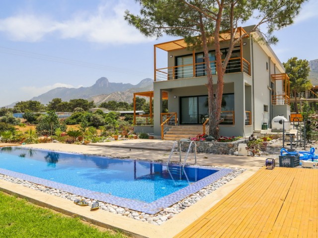 Luxury Villa for sale in Çatalköy with 2 bedrooms + 3m x 11m pool + excellent view + central location ** 