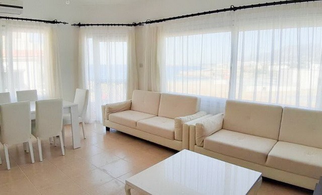 Penthouse-Wohnung zum Verkauf in Lapta mit 3 Schlafzimmern + in Strandlage + sehr nah am Strand + voll möbliert + klimatisiert + Gemeinschaftspool ** 