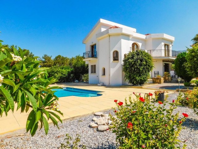 3-bedroom villa with swimming pool + Landscaped garden + mountain and sea views for sale in Alsancak Kocan is named after its owner. K.D.V Has Been Paid ** 