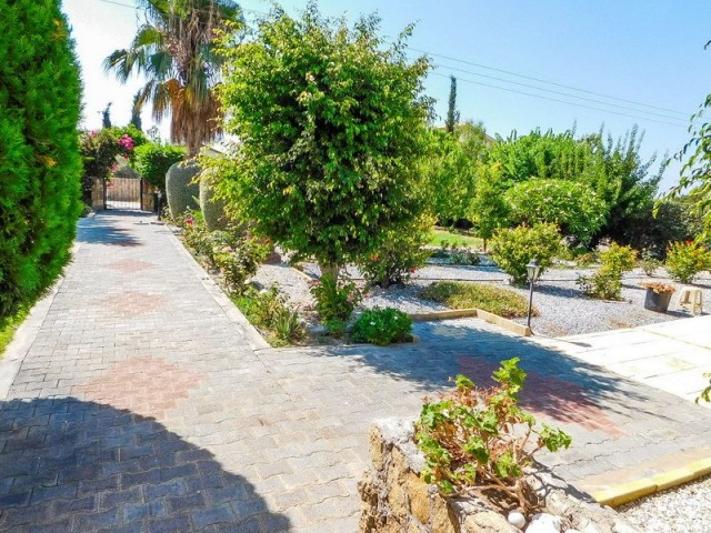 3-bedroom villa with swimming pool + Landscaped garden + mountain and sea views for sale in Alsancak Kocan is named after its owner. K.D.V Has Been Paid ** 