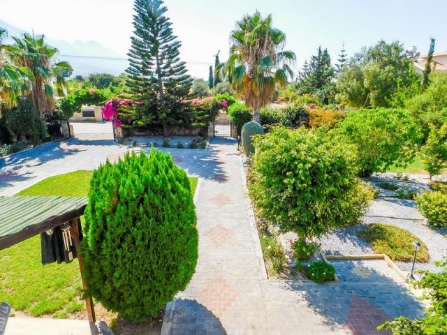 3-bedroom villa with swimming pool + Landscaped garden + mountain and sea views for sale in Alsancak Kocan is named after its owner. K.D.V Has Been Paid ** 