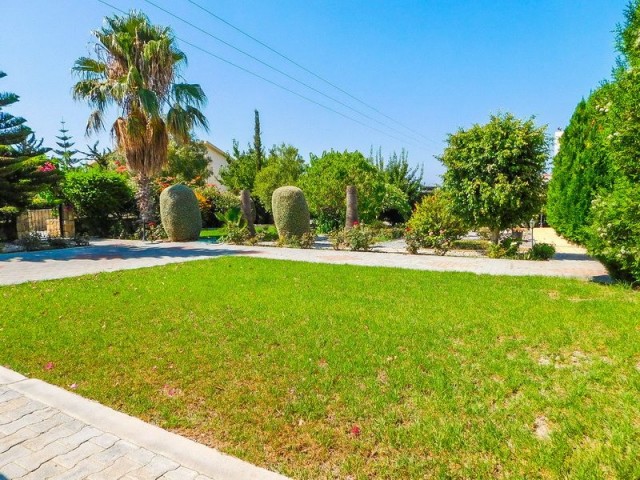 3-bedroom villa with swimming pool + Landscaped garden + mountain and sea views for sale in Alsancak Kocan is named after its owner. K.D.V Has Been Paid ** 