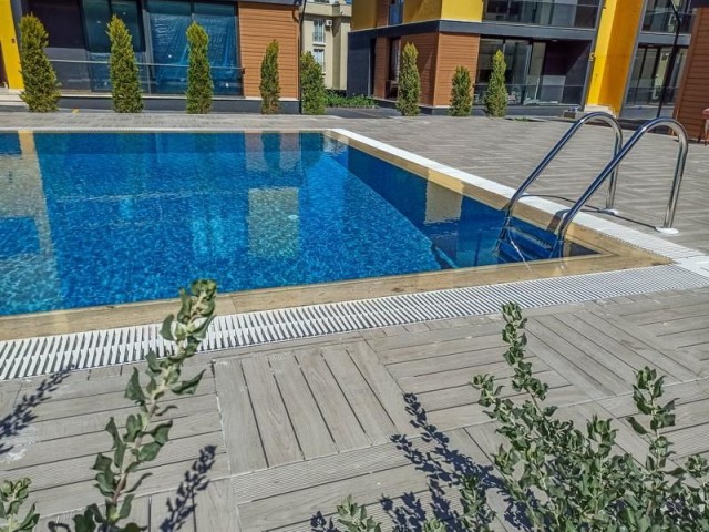 Brandneue, komplett möblierte 2 + 1-Apartments mit Gemeinschaftspool im Herzen von Alsancak, nah an allen Annehmlichkeiten – fantastische Lage! Objektreferenz GR018