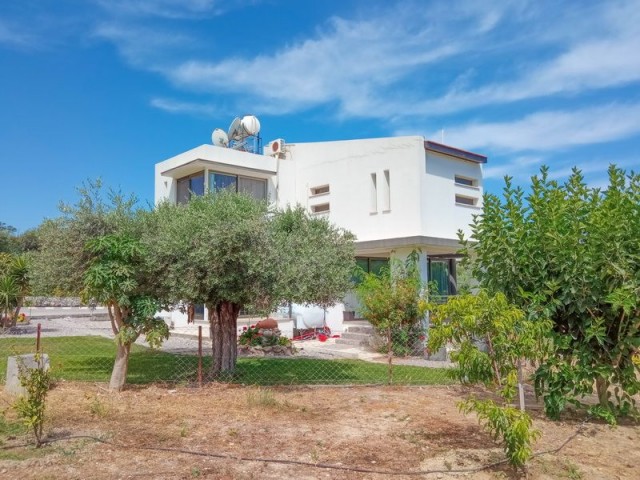 Modern Design 4 + 1 Villa In Catalkoy On A Large Plot Which Is Ideal For Building Another Property