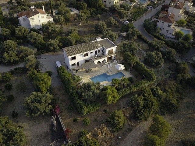 TO RENT - LOVELY 4 BEDROOM VILLA WITH PRIVATE POOL AND PANORAMIC VIEWS IN THE MUCH SOUGHT AFTER LOCATION OF BELLAPAIS