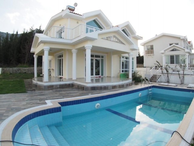 TO RENT - SPACIOUS 4 BEDROOM, 3 BATHROOM VILLA WITH AMAZING PANORAMIC VIEWS  + PRIVATE POOL IN THIS POPULAR AREA OF EDREMIT 