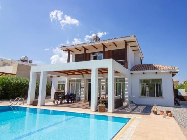 Stunning 'Not to be Missed' 4 Bedroom Villa with Private Pool Close to the Sea - GR199r