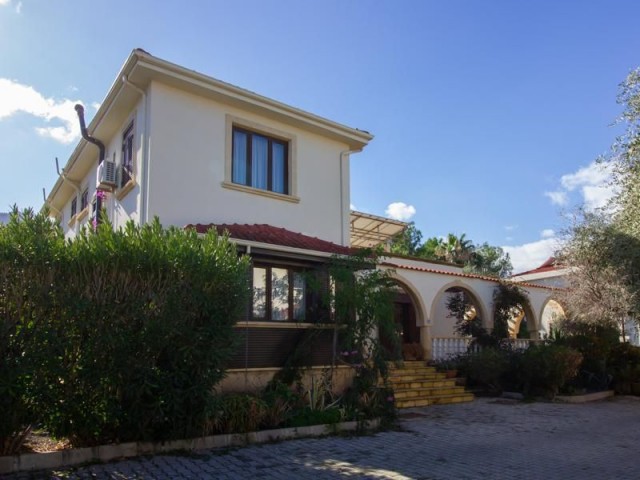 Great Location - Spacious  Luxury 3 + 1 Bedroom Villa Set in a Private Exclusive Development - close to Escape Beach in Alsancak