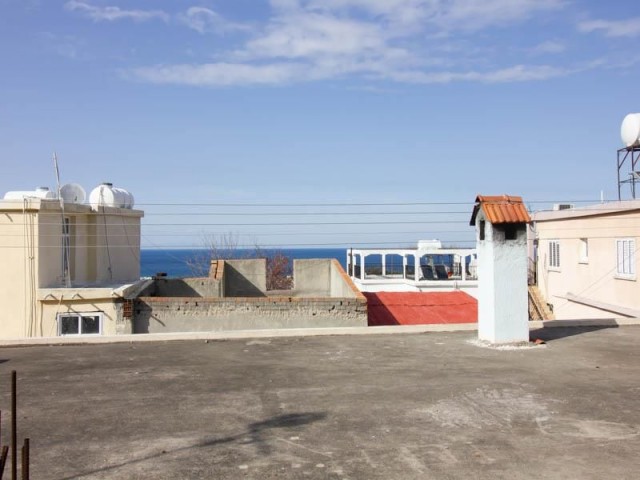 Erstreckungsmöglichkeit Zum Kauf Eines 3-Schlafzimmer-Dorfhauses Direkt Im Herzen Von Lapta ① Beautiful Mountain And Distant Sea Vie ① ** 