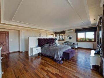 4/5 Schlafzimmer + großes Grundstück + komplett möbliert + Swimmingpool + Hilfshaus + private Luxusvilla zum Verkauf in Kyrenia