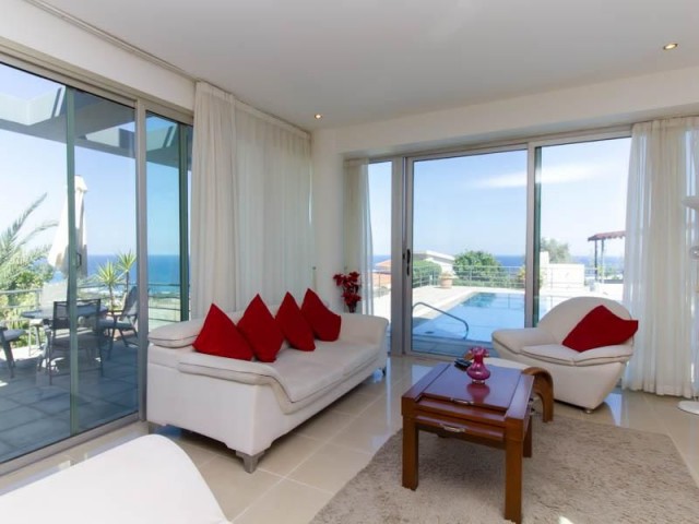 Stunning 3 Bedroom Villa with Private 'Heated' Pool, And Amazing Panoramic Views of Esentepe and the Mediterranean Sea 