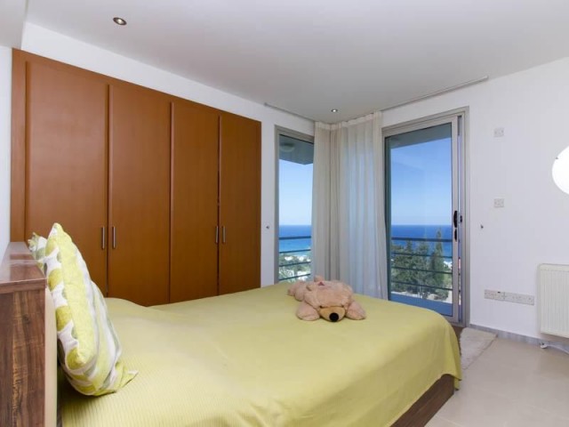 ویلا 3 خوابه خیره کننده با استخر گرم خصوصی و چشم اندازهای شگفت انگیز پانوراما از اسنتپه و دریای مدیترانه ** 