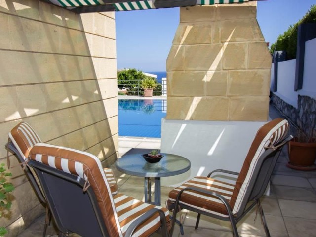 Stunning 3 Bedroom Villa with Private 'Heated' Pool, And Amazing Panoramic Views of Esentepe and the Mediterranean Sea 