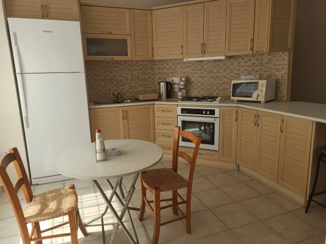 Llovell Presented 3 Bedroom Apartment In This Popular Area Of The City - Students Llovelcome ** 