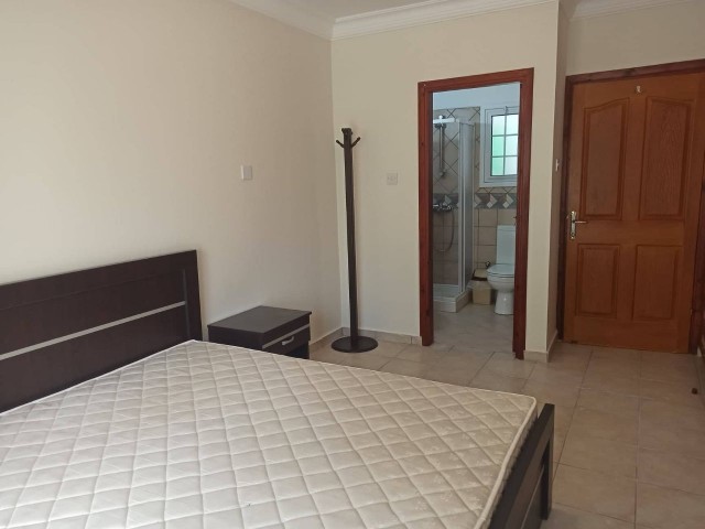 Llovell Presented 3 Bedroom Apartment In This Popular Area Of The City - Students Llovelcome ** 