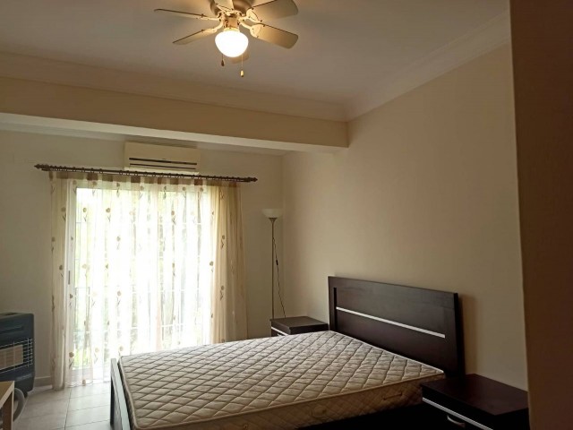 Llovell Presented 3 Bedroom Apartment In This Popular Area Of The City - Students Llovelcome ** 