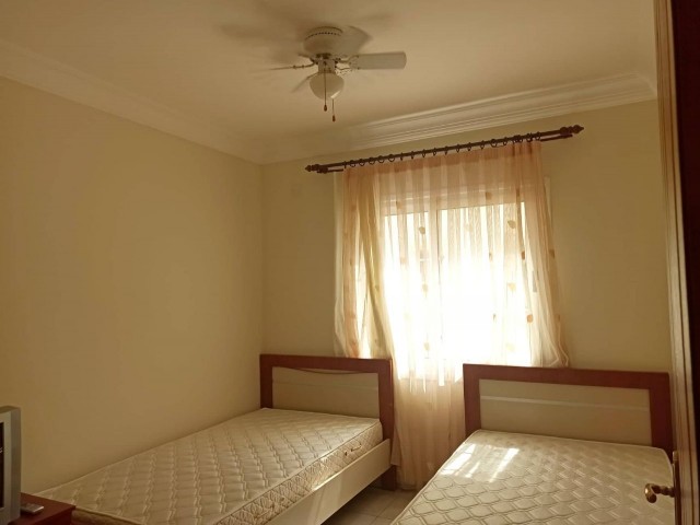 Llovell Presented 3 Bedroom Apartment In This Popular Area Of The City - Students Llovelcome ** 