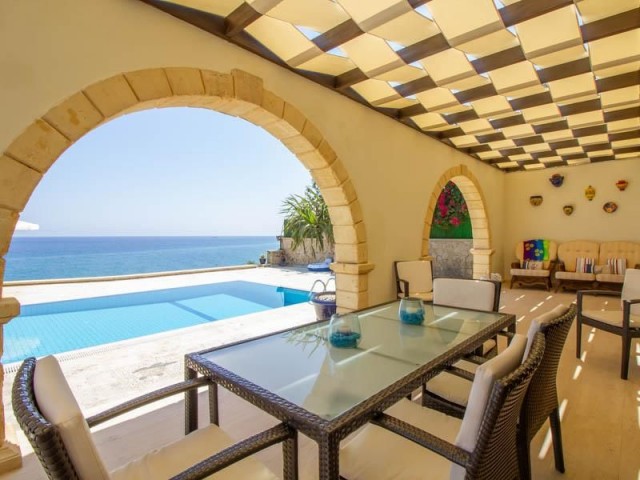 Beautifully Presented 4 Bedroom Villa With A Stunning 'Front Line,  Zero To The Sea' Position With Private Pool