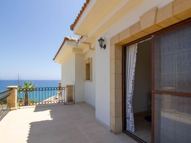 Beautifully Presented 4 Bedroom Villa With A Stunning 'Front Line,  Zero To The Sea' Position With Private Pool